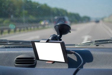 Navigate veya GPS için araba kullanımında akıllı telefon