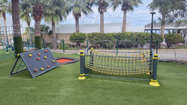 Çocuklar için açık hava bir oyun alanı.