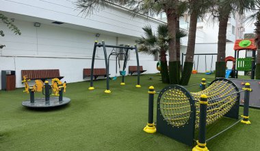 Çocuklar için açık hava bir oyun alanı.