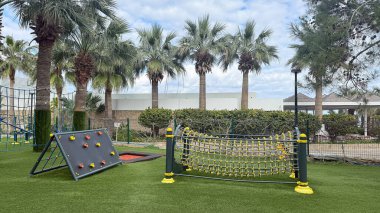 Çocuklar için açık hava bir oyun alanı.