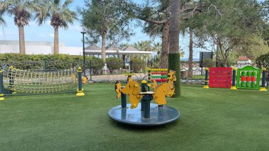 Çocuklar için açık hava bir oyun alanı.