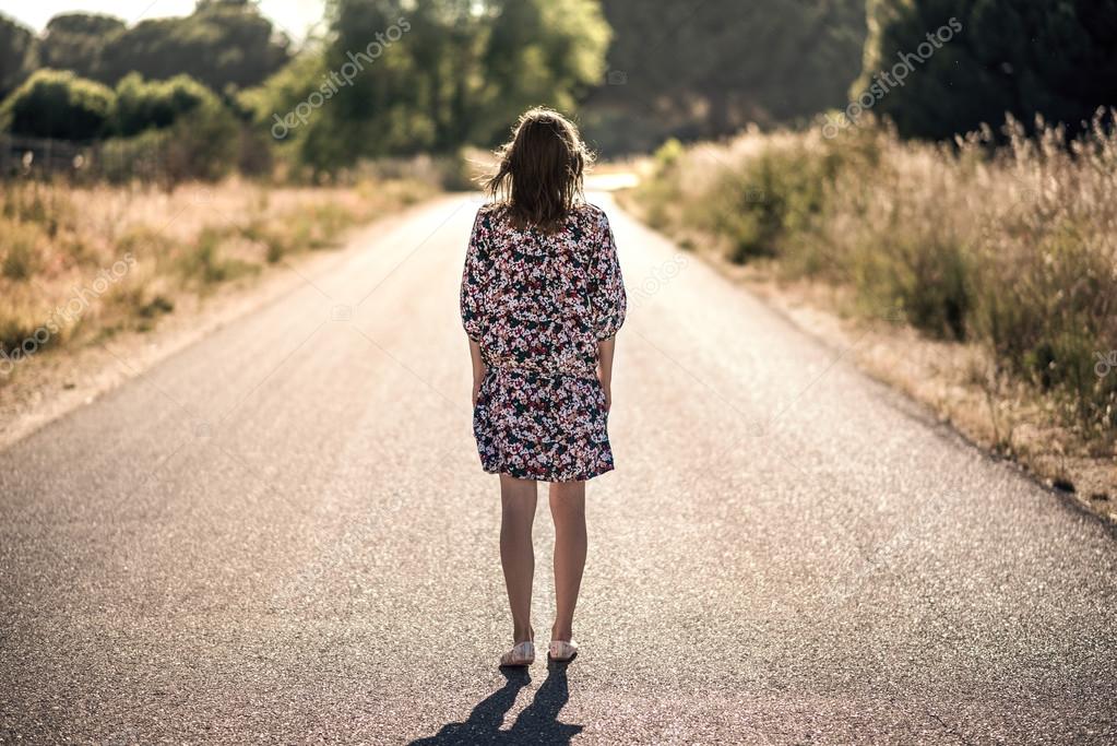 het meisje op de weg het meisje op de weg