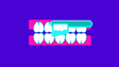 Mavi bir diş fırçası, sağlıklı diş etlerinin tam diş fırçalama sürecini göstermek için mor arka planda bir dizi beyaz diş üzerinde hareket eder.