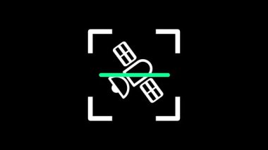 Güneş panelleri olan beyaz uydu ikonu, dış galaksideki bir sinyali küresel iletişim ya da uzay teknolojisini temsil etmek için arayüz tarafından taranıyor.