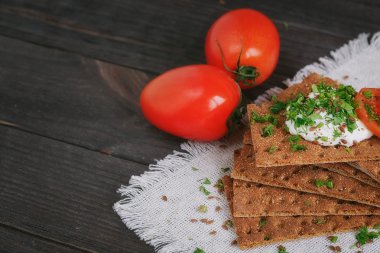 Bütün taneli tahıl crispbread