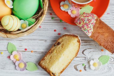 Paskalya - Paskalya kek, kahve fincanı ve renkli için Tablo ayarı 