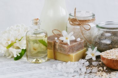 Ev yapımı yüz ve vücut maskesi (scrub doğal maddeler)