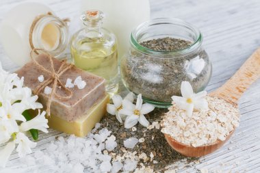 Ev yapımı yüz ve vücut maskesi (scrub doğal maddeler)
