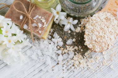 Ev yapımı yüz ve vücut maskesi (scrub doğal maddeler)