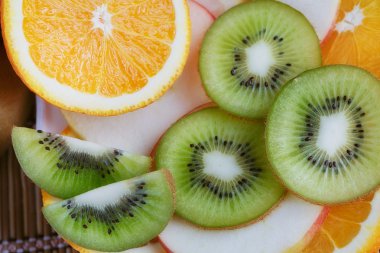 Sağlıklı Detoks Meyve aromalı su infüzyon.