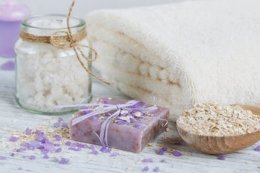 Doğal el yapımı Sabun, deniz tuzu, havlu, yulaf gevreği ve buğday kulak