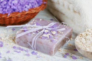 Doğal el yapımı Sabun, deniz tuzu, havlu, yulaf gevreği ve buğday kulak