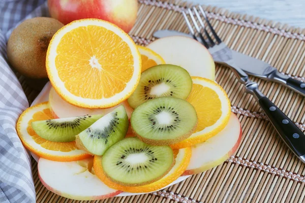 Frutas saudáveis de desintoxicação infundidas água aromatizada . — Fotografia de Stock