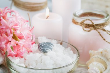 Ahşap arka planda spa tedavisinin bileşimi