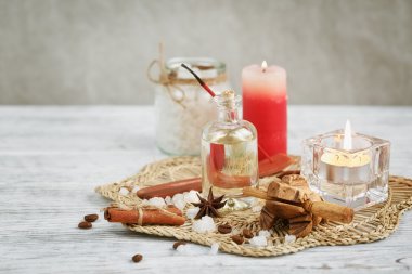 Ahşap arka planda spa tedavisinin bileşimi