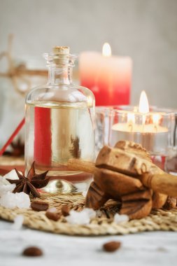 Ahşap arka planda spa tedavisinin bileşimi