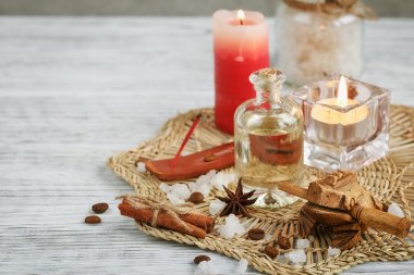 Ahşap arka planda spa tedavisinin bileşimi