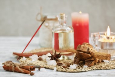 Ahşap arka planda spa tedavisinin bileşimi