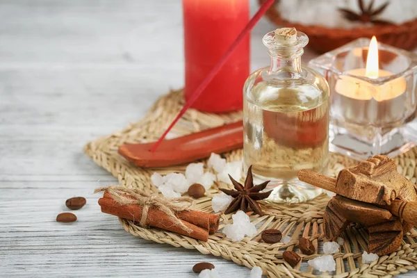 Ahşap arka planda spa tedavisinin bileşimi