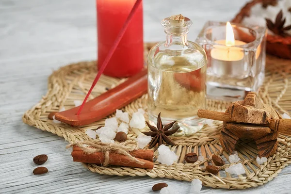 Ahşap arka planda spa tedavisinin bileşimi