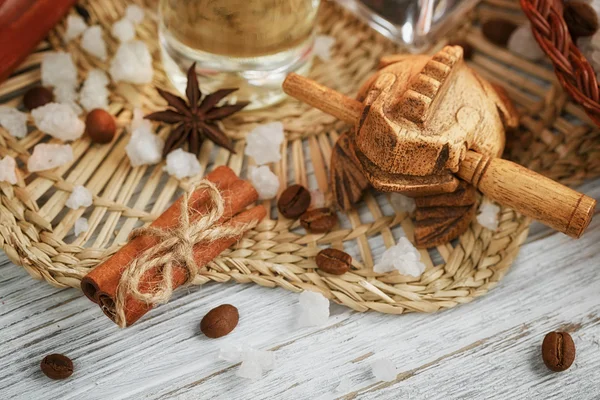 Ahşap arka planda spa tedavisinin bileşimi