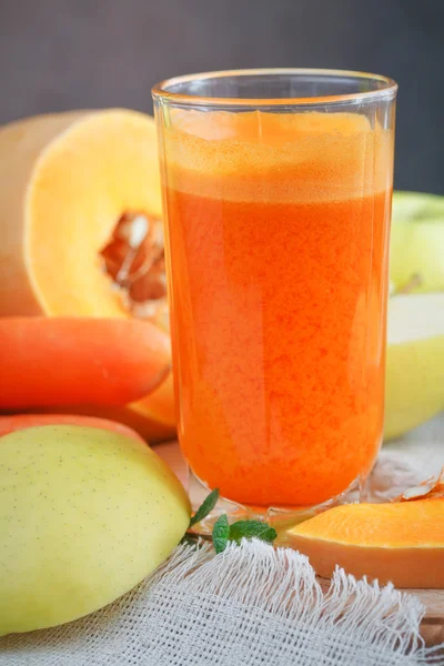 Fresh juice, mix fruits and vegetable. Healthy food — Stock Photo, Image