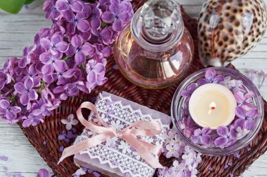 Spa Konsept: kaplıca tedavisi doğal deniz tuzu ile kompozisyon,