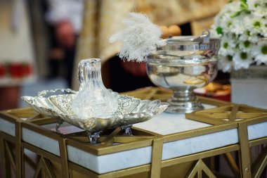 Kilise vaftiz tablo için sağlar. Bir vaftiz töreni