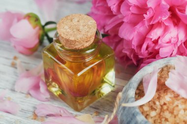 Spa Konsept: kaplıca tedavisi doğal deniz tuzu ile kompozisyon,