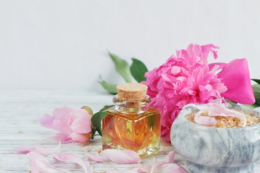 Spa Konsept: kaplıca tedavisi doğal deniz tuzu ile kompozisyon,