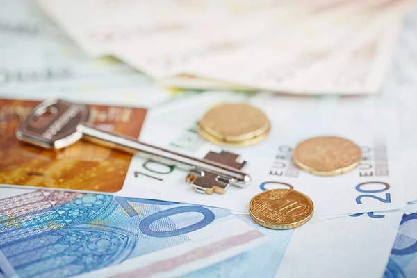 Euro-Geld: Nahaufnahme von Banknoten und Münzen — Stockfoto