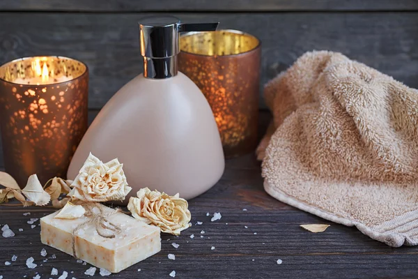 Složení lázeňské léčby. Přírodní mýdlo s fragran — Stock fotografie
