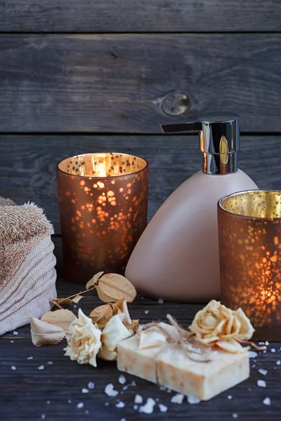 Composição de tratamento de spa. Sabão artesanal natural com perfumado — Fotografia de Stock