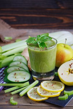 Sebze ve meyve güler yüzlü. Sağlıklı kahvaltı.