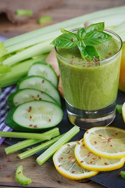 Gyümölcs és zöldség smoothie. Egészséges reggeli. — Stock Fotó