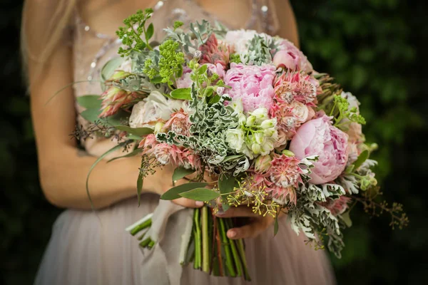 Ritratto Una Graziosa Donna Elegante Irriconoscibile Che Indossa Abito Sposa — Foto Stock