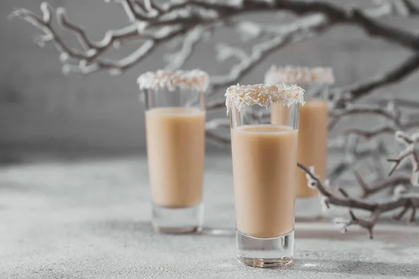 Irish cream or Coffee Liqueur with coconut flakes — Zdjęcie stockowe