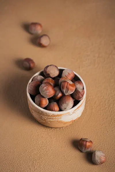 Pile Noisettes Filbert Dans Bol Sur Fond Brun Fruits Coque — Photo