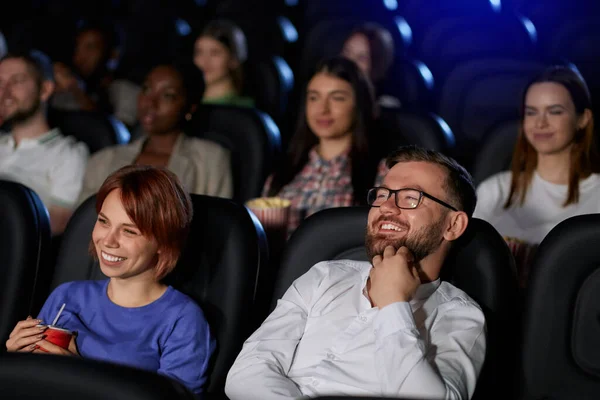 Emotional couple watching comedy in movie theater. — Stock Photo, Image