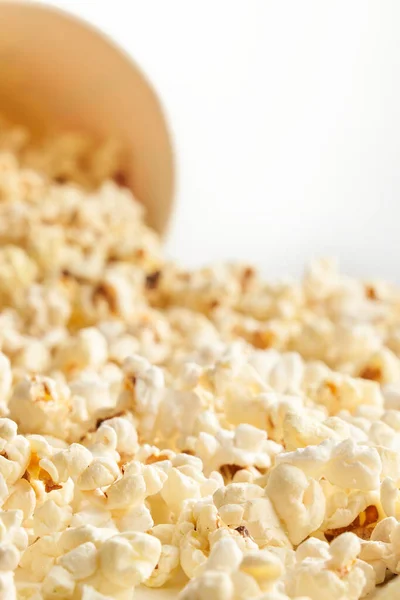 Klassisk salt eller söt spridd popcorn. — Stockfoto