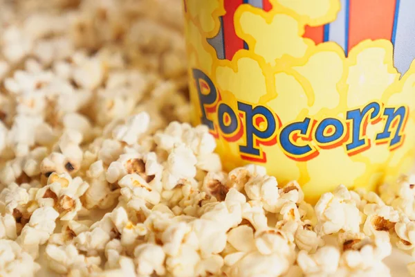 Frisches leckeres Popcorn. — Stockfoto