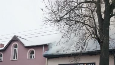 Yerleşim yerinden yükselen duman.