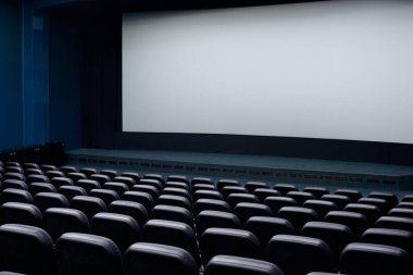 Boş sinema salonu.