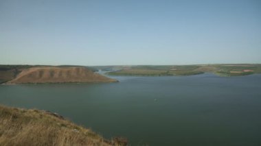 Güzel yeşil doğa ve Bakota körfezindeki Dinyester nehri