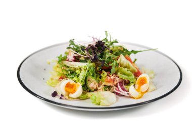 Vücut ağırlığı bakımı için vitaminli salata..