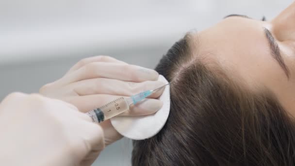 Procédure de beauté professionnelle pour l'amélioration des cheveux. — Video