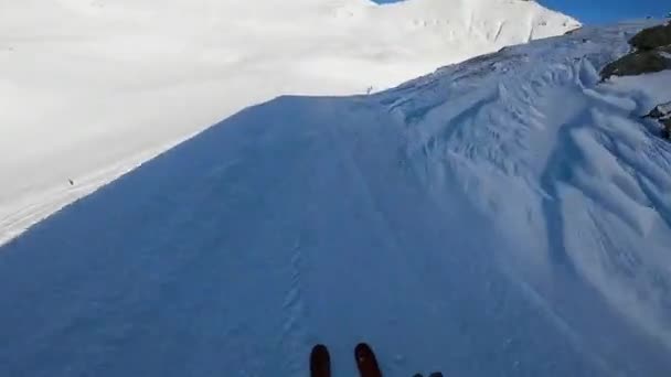 Prima persoană mișcare de schi pe pârtie .. — Videoclip de stoc