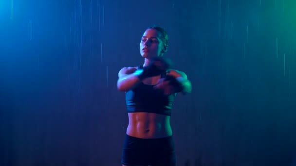 Wet female boxer warming up. — Wideo stockowe