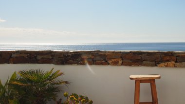 Deniz Manzaralı boş sandalyeden