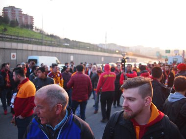 Kızgın Galatasaray taraftarları